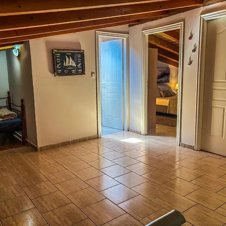 Apartment Sea Breeze Kamena Vourla